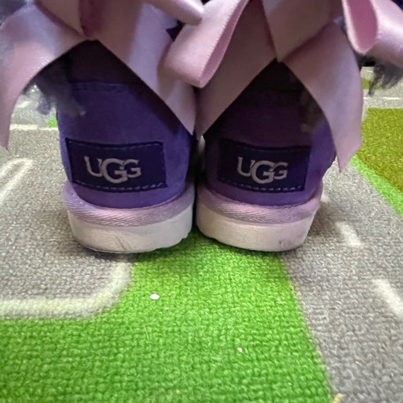 Gently Used T Mini Bailey Bow II Ugg Boots - Picture 3 of 4